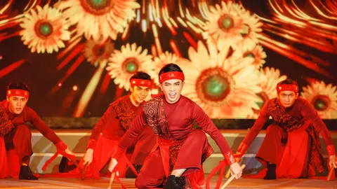 Sao Việt bàng hoàng khi 'ngôi sao làng múa' Mai Trung Hiếu qua đời ở tuổi 29