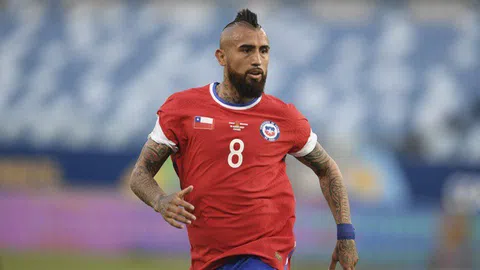 Arturo Vidal và 5 tuyển thủ Chile đưa nhiều cô gái vào khách sạn