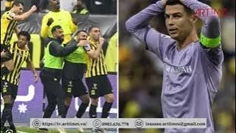 Video: Cổ động viên giẫm lên áo đấu của Ronaldo