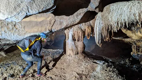 Phát hiện hệ thống hang động dài hơn 3,3km còn nguyên sơ tại Quảng Bình