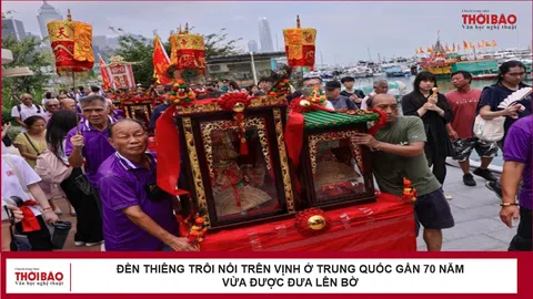 Đền thiêng trôi nổi trên vịnh ở Trung Quốc gần 70 năm vừa được đưa lên bờ