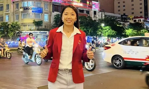 Huỳnh Như nhận quà đặc biệt trước khi sang Đức thi đấu