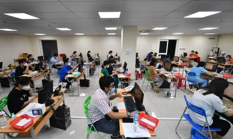 Bên trong trung tâm điều phối cấp cứu F0 lớn nhất TP.HCM