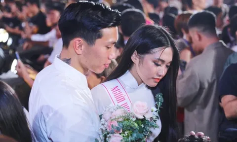 Trầm trồ với nhan sắc và học vấn của bạn gái Đoàn Văn Hậu vừa công khai