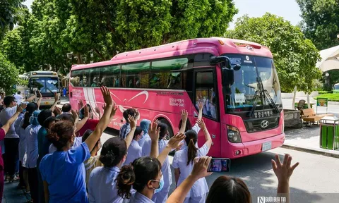 Hà Nội: “Chi viện” gần 200 y, bác sĩ tinh nhuệ vào miền Nam chống dịch