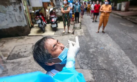 Buổi lấy mẫu đầu tiên trong chiến dịch xét nghiệm 3 triệu dân Hà Nội