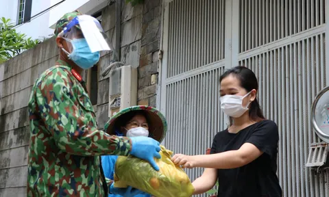 Dấu ấn anh bộ đội Cụ Hồ giúp dân mùa dịch tại TP Hồ Chí Minh