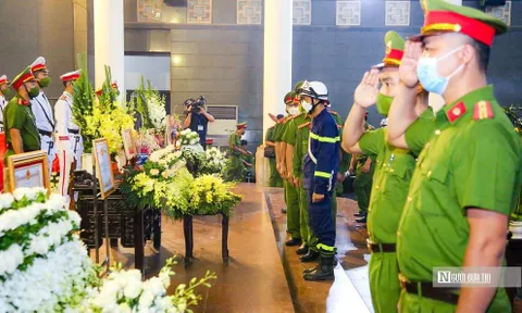 Trao tặng Huân chương Chiến công hạng nhất cho gia đình 3 liệt sĩ