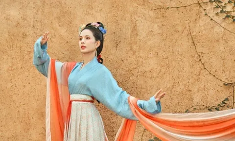 Loạt ảnh mới của Lý Nhược Đồng ở tuổi 56 nhận nhiều lời khen