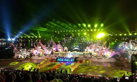 Dàn nghệ sĩ nổi tiếng biểu diễn khai mạc Festival hoa Đà Lạt 2022