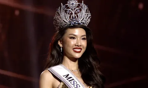 Bùi Quỳnh Hoa đăng quang Miss Universe Vietnam 2023