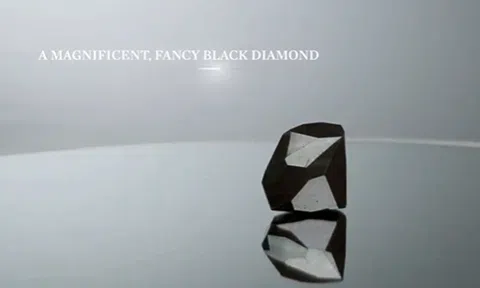 Bí ẩn nguồn gốc về viên kim cương đen lớn nhất thế giới