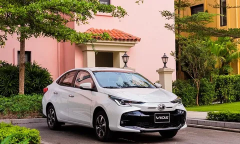 Toyota Vios bất ngờ giảm giá bán, rút nhắn khoảng cách với 'vua phân khúc' Hyundai Accent