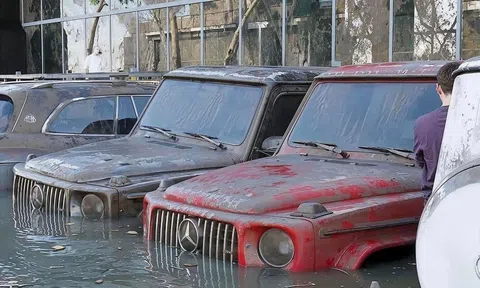 Loạt siêu xe triệu đô "tắm trong bùn" sau trận lụt lịch sử tại Dubai