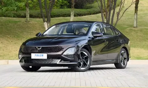 Sedan giá rẻ Wuling Starlight EV làm tâm điểm tại Triển lãm Ô tô lớn nhất Trung Quốc 2024