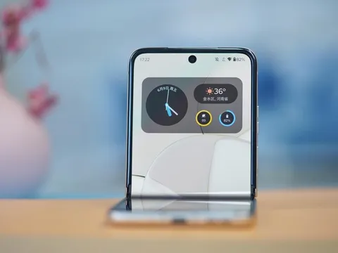 Mở hộp trên tay Moto razr 40 - smartphone màn gập rẻ nhất thế giới đè bẹp Galaxy Z Flip 4