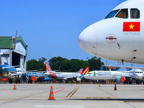 Cảnh máy bay, xe khách, tàu hỏa ngừng lăn bánh những ngày giãn cách