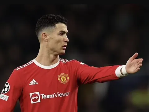 Ronaldo sẽ ở lại MU dù có vé dự Champions League hay không