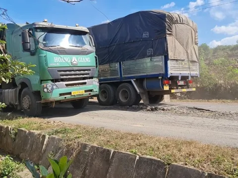 Xe chở cát quá tải “lộng hành” trên quốc lộ - Bài 2: Tài xế chở vượt tải trọng trên 150%
