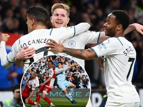 Cuộc đua vô địch của Man City & lời cảnh báo từ 10 năm trước