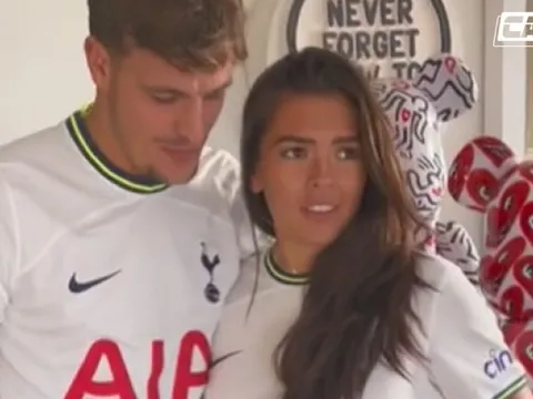 Con gái Owen gây sốc khi mặc áo đấu của... Tottenham