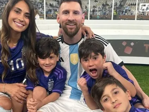 Tình yêu Messi và Antonella bắt nguồn từ trò chơi PlayStation