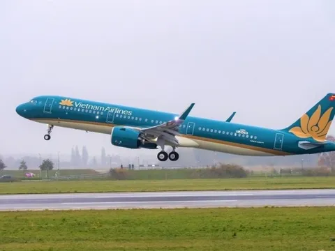 Vietnam Airlines lỗ âm vốn chủ, cổ phiếu vào diện kiểm soát