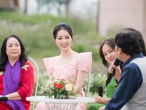 Á hậu Thuỵ Vân: "Giữa hào nhoáng của showbiz, tôi vẫn quê mùa"