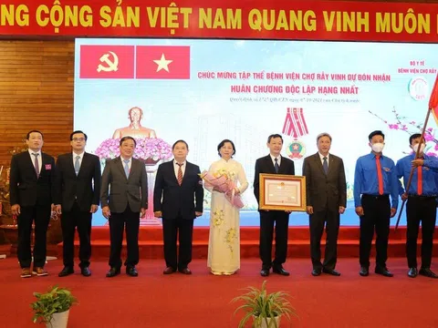 Bệnh viện Chợ Rẫy đón nhận Huân chương Độc lập hạng Nhất