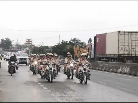 Khánh Hòa: Phòng CSGT ra quân xử lý triệt để xe quá khổ, quá tải