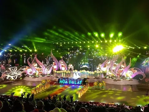 Dàn nghệ sĩ nổi tiếng biểu diễn khai mạc Festival hoa Đà Lạt 2022