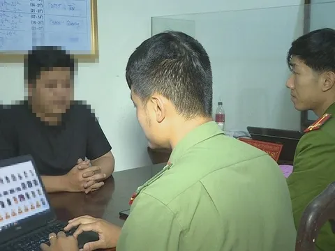 Bắt đối tượng dùng clip “nóng” làm nhục bạn gái cũ sau khi chia tay