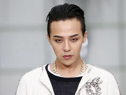 Từng là ‘Ông hoàng thời trang’ của Kpop, G-Dragon ngày càng lạ khi diện quần ngắn cũn cỡn