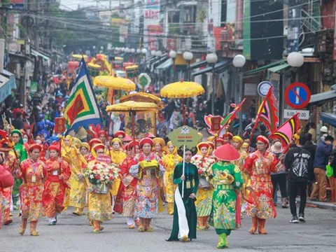 Độc đáo Lễ hội điện Huệ Nam (Hòn Chén)