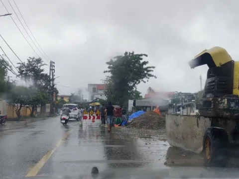 TT-Huế: Gói thầu hàng trăm tỷ đồng thi công "ẩu" dưới trời mưa như trút