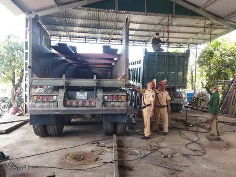 CSGT Thừa Thiên Huế: Ra đường gặp xe quá khổ, quá tải: "Trảm ngay"!