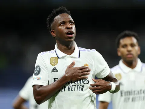 Dàn sao và fan Real Madrid có hành động cực đẹp, ‘tiếp lửa’ Vinicius sau khi bị phân biệt chủng tộc