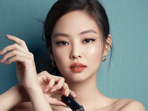 Sau sự cố rời sân khấu khi đang biểu diễn, Jennie (BLACKPINK) chính thức xin lỗi fan hâm mộ