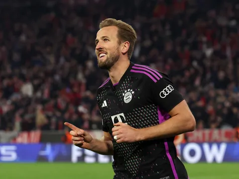 Harry Kane rực cháy, Bayern Munich về nhất bảng đấu có MU tại C1