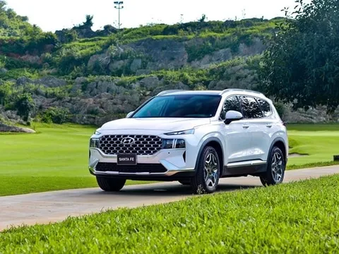 Hyundai SantaFe "chạm đáy" khó tin khi giảm kỷ lục tới 300 triệu đồng