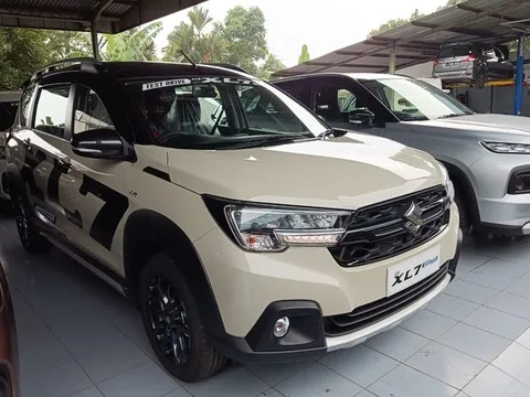 Hình ảnh Suzuki XL7 Hybrid cận kề ngày ra mắt ở đại lý, sớm về Việt Nam đấu Mitsubishi Xpander