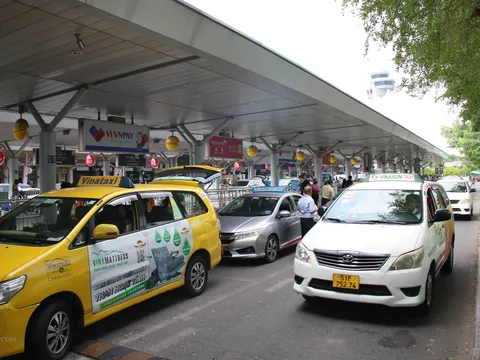 Tài xế taxi sân bay Tân Sơn Nhất "hô biến" tăng 10 lần giá cước chuyến đi