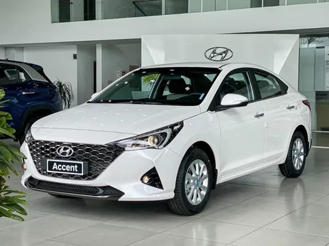 Hyundai Elantra lần đầu chạm đáy 529 triệu, rẻ hơn cả đàn em Accent