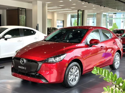 Mazda 2 tăng giảm thất thường tháng cuối năm