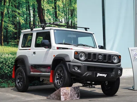 Suzuki Jimny vừa ra mắt đã "kèm lạc" tới 50 triệu đồng, người tiêu dùng nói gì?