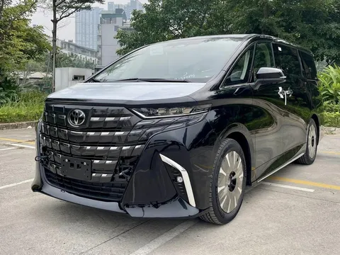 Đây là lý do "chuyên cơ mặt đất" Toyota Alphard tăng giá hàng chục triệu tại Indonesia