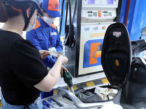 Giá xăng trong nước ngày mai có thể bật tăng mạnh