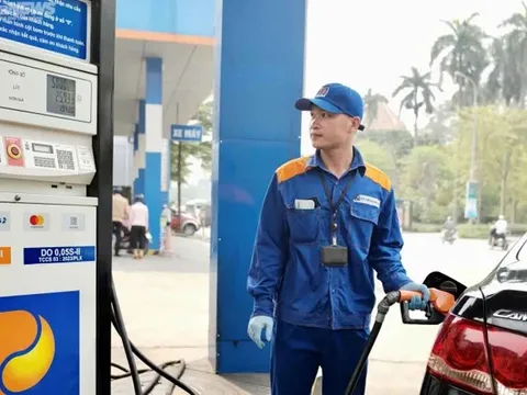 Giá xăng dầu hôm nay ngày 18/4: Đột ngột lao dốc sau khi tăng liên tiếp