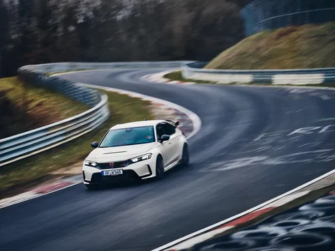 Civic Type R thiết lập kỷ lục mới 7 phút 44,881 giây cho xe dẫn động cầu trước tại Nürburgring (Đức)
