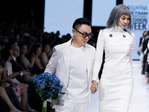 Thanh Hằng làm vedette show diễn của NTK Công Trí, thần thái kiêu sa, sắc lạnh thu hút mọi ánh nhìn